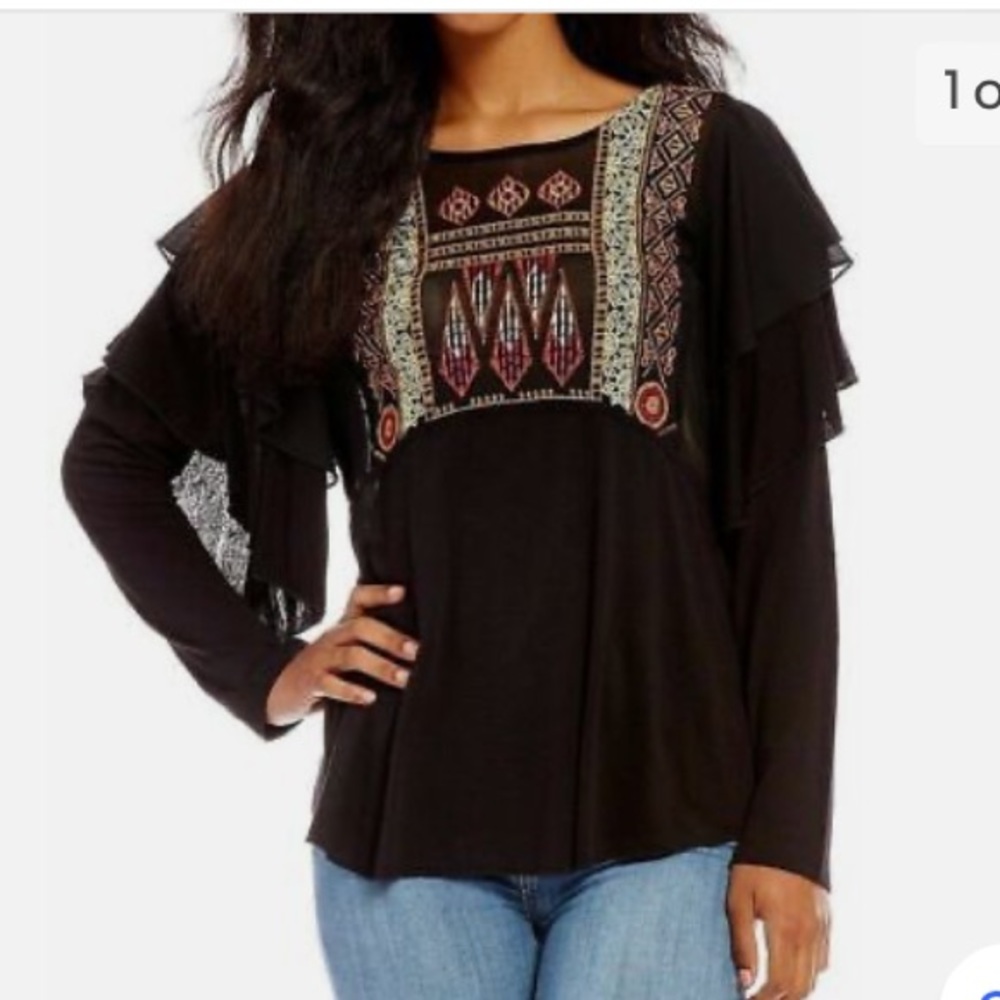 - FREE PEOPLE Beautiful Embroidered Free People blouse. XS